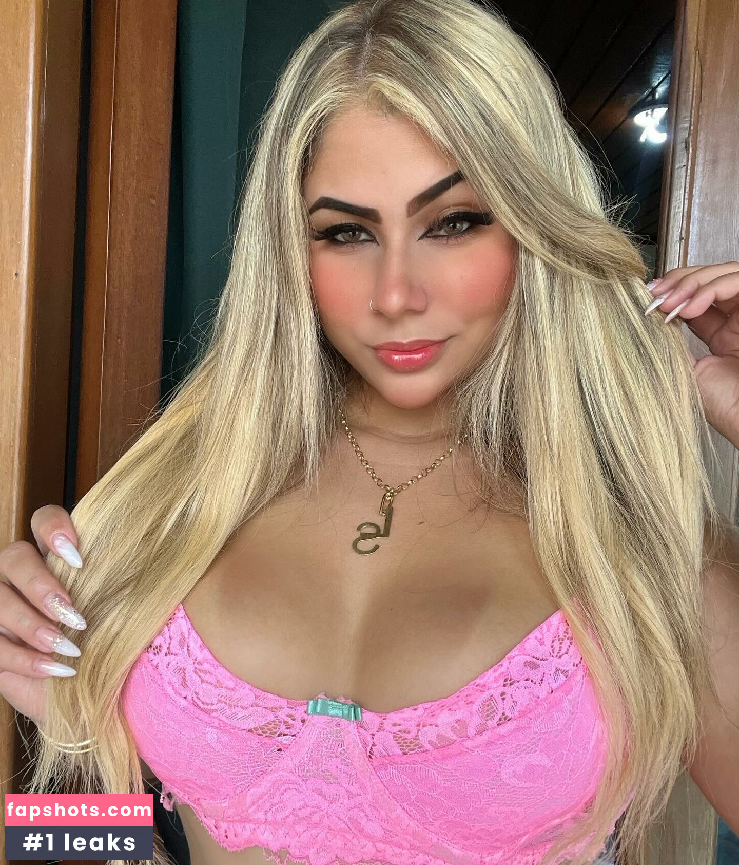 Lorrani Siqueira nude babe gallery