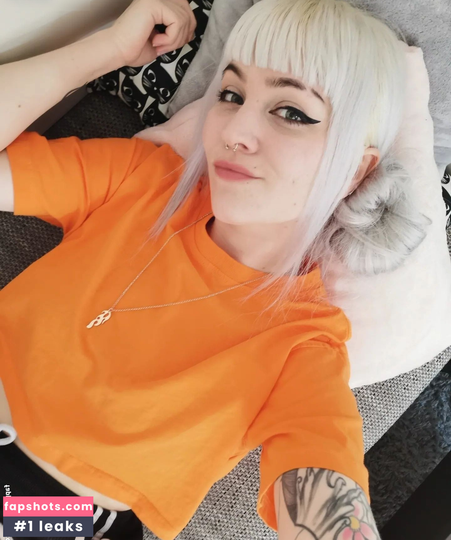 LostKittn gallery photo #11