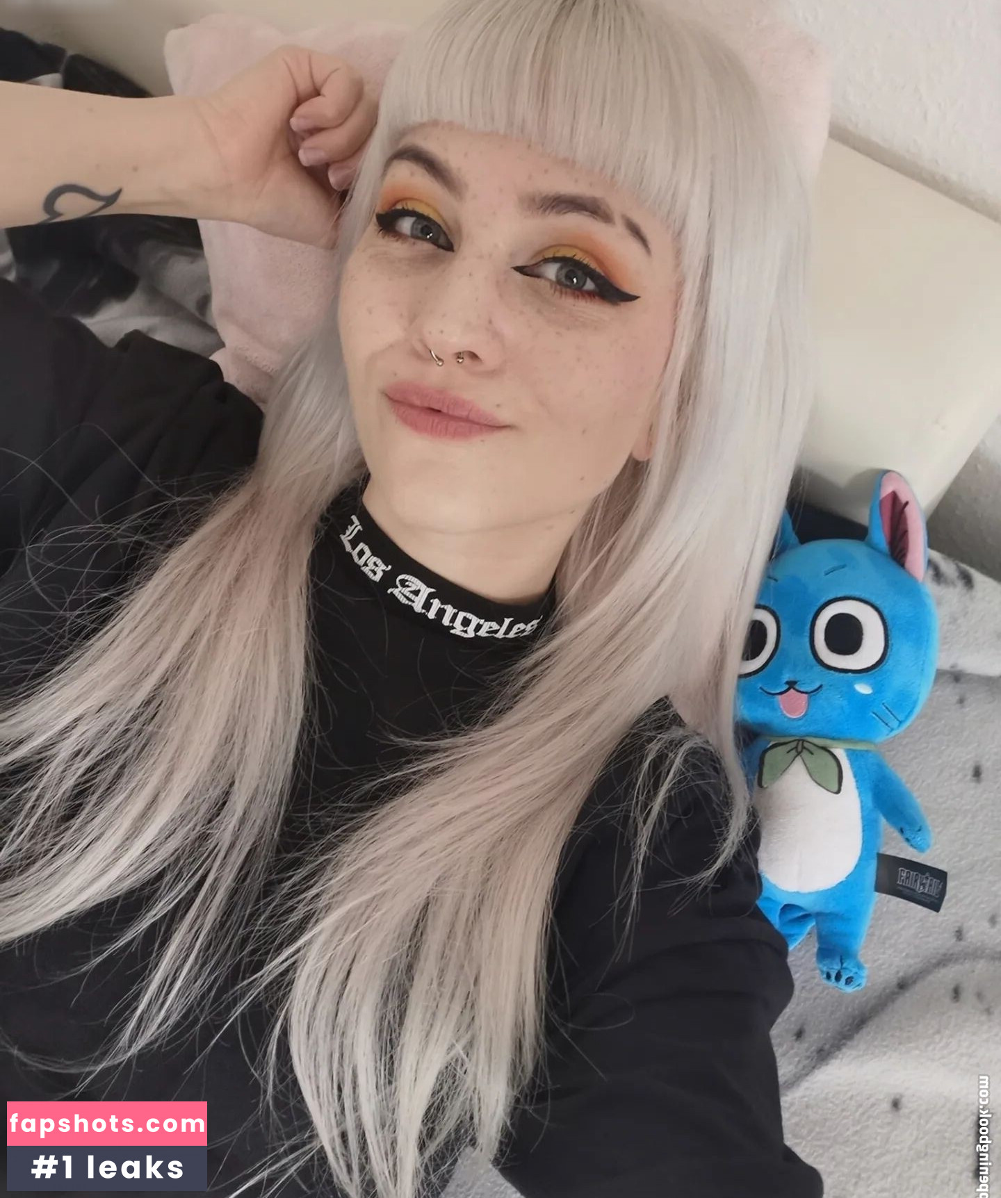 LostKittn gallery photo #12