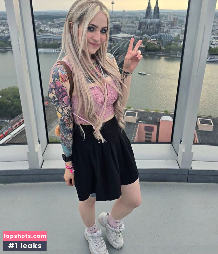 LostKittn gallery photo #3