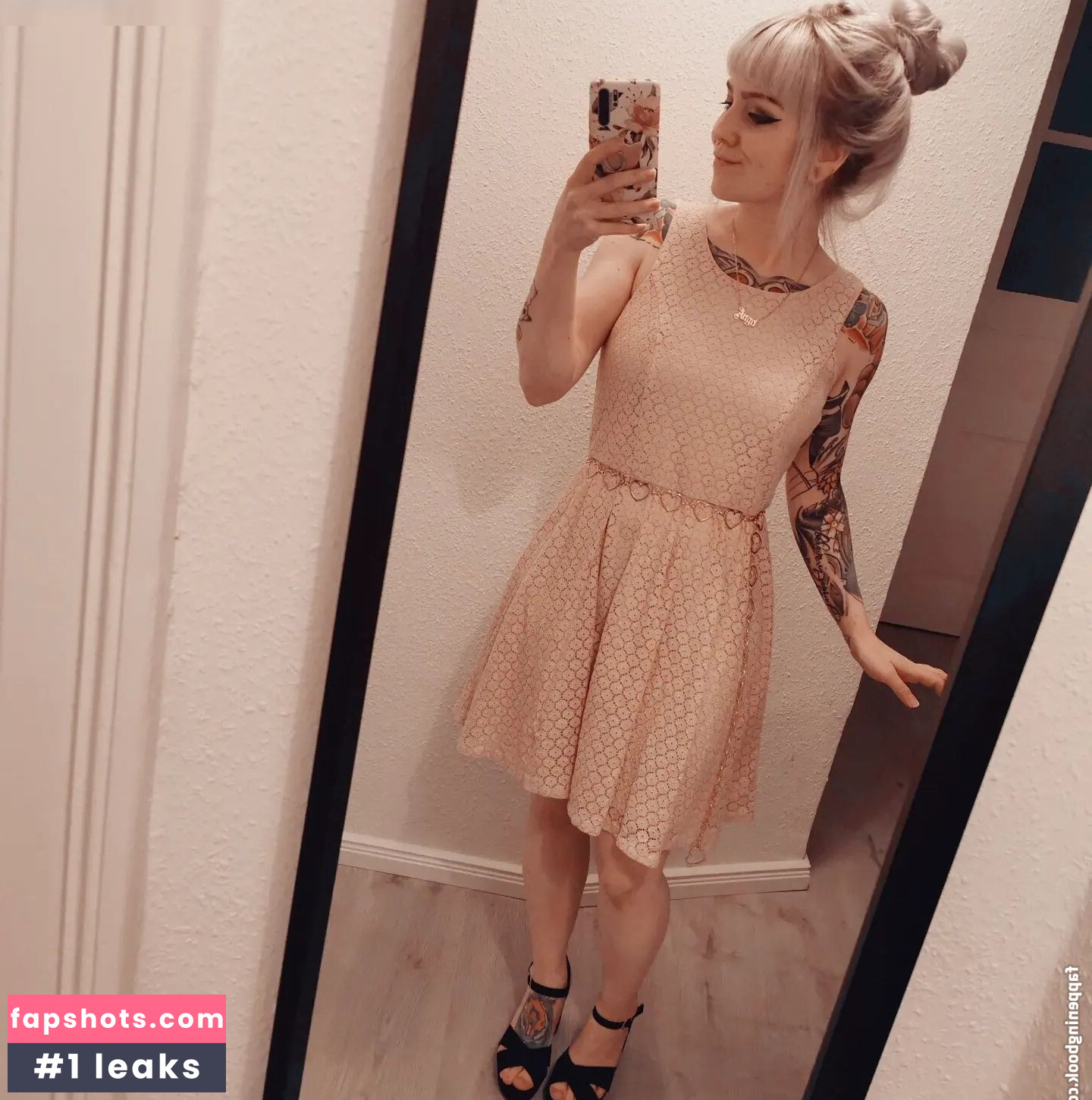 LostKittn gallery photo #10