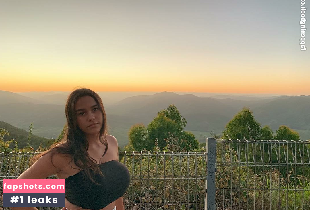 Lotti Loka gallery photo #57