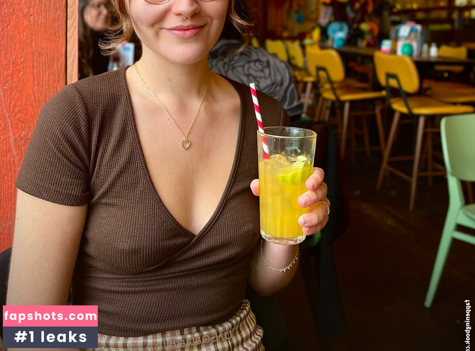 Lottie Blooms gallery photo #37