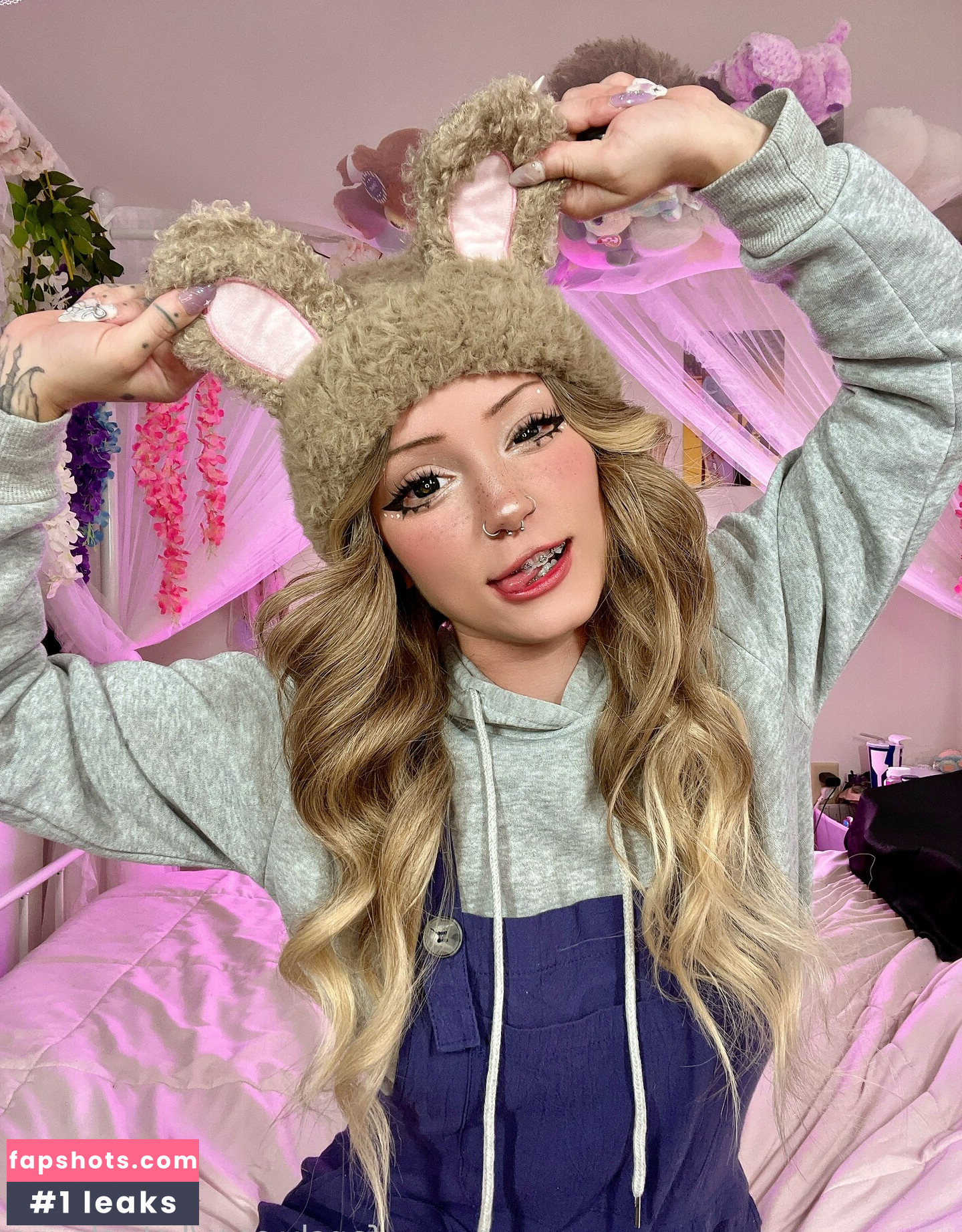 LotusJayne gallery photo #40