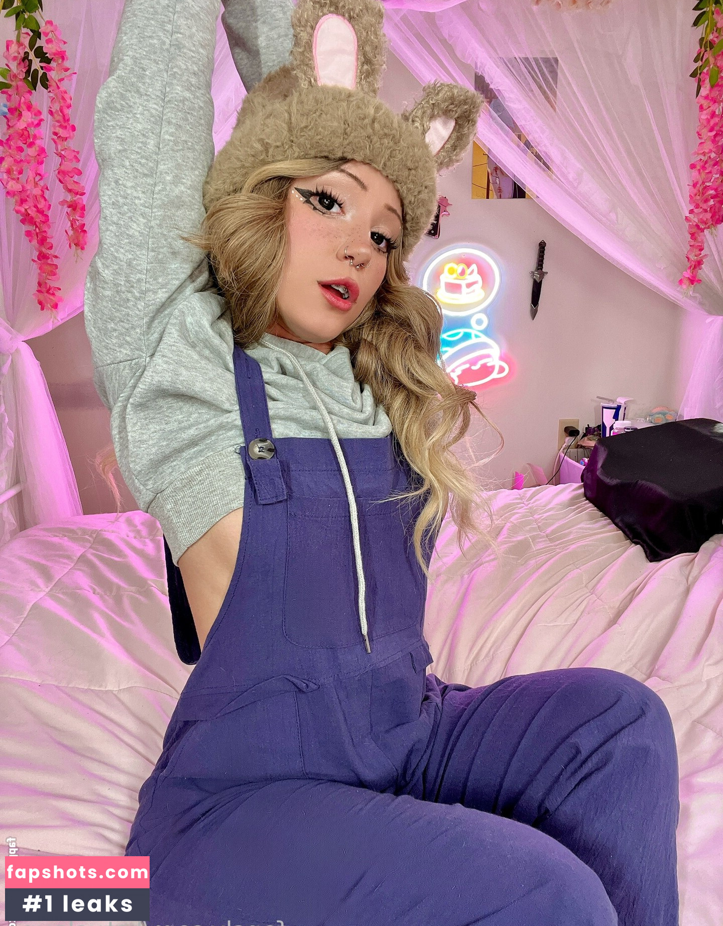 LotusJayne gallery photo #44