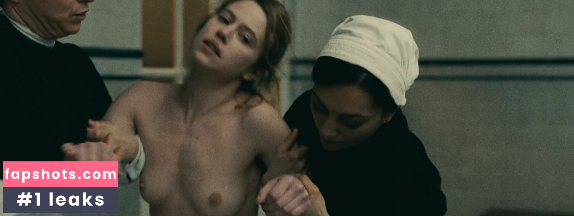 Lou de Laage gallery photo #6