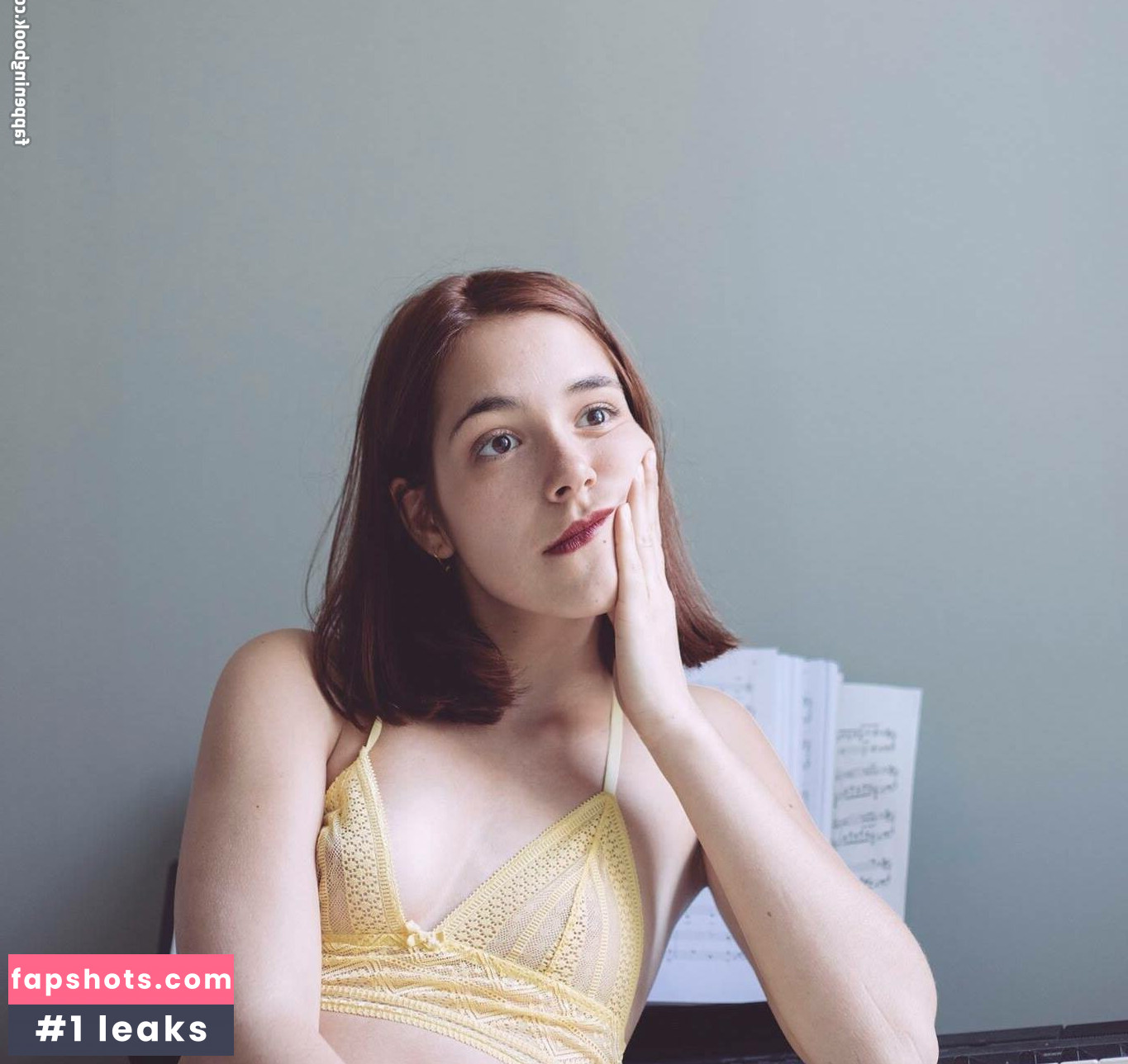 Lou Howard nude babe gallery