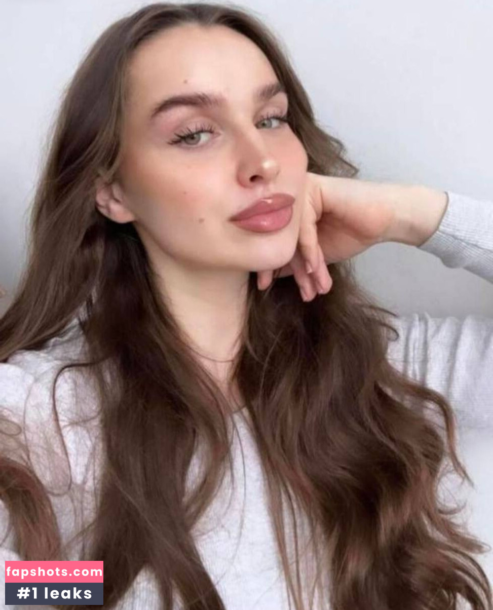 Louisa Jindaoui gallery photo #11