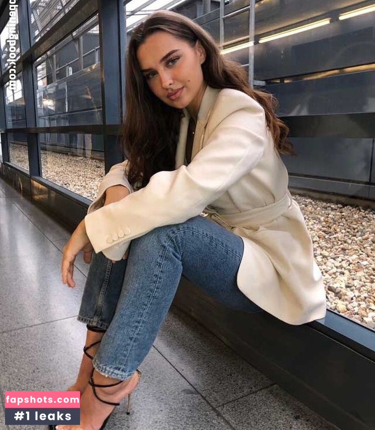 Louisa Jindaoui gallery photo #6