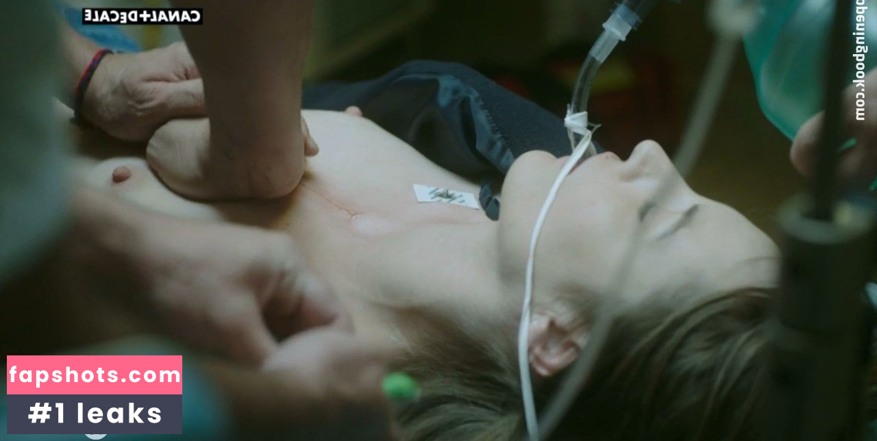 Louise Bourgoin gallery photo #25