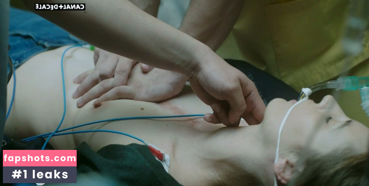 Louise Bourgoin gallery photo #27