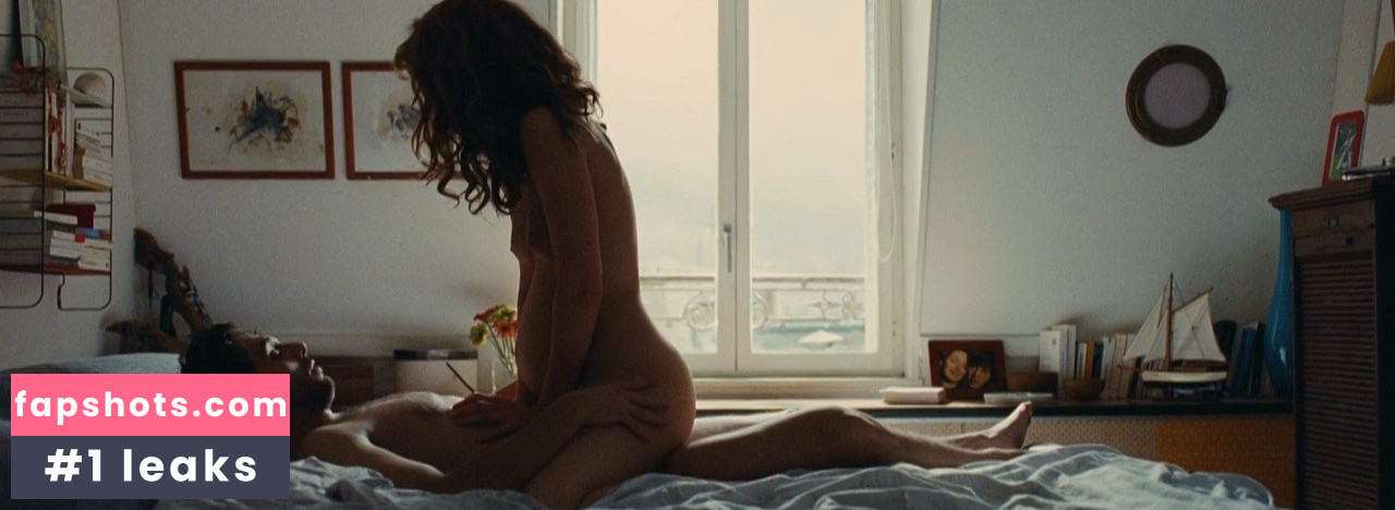 Louise Bourgoin gallery photo #32