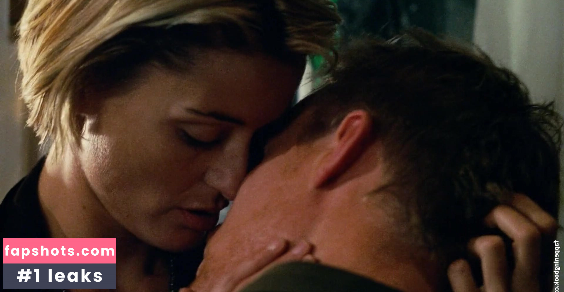 Louise Rain gallery photo #6