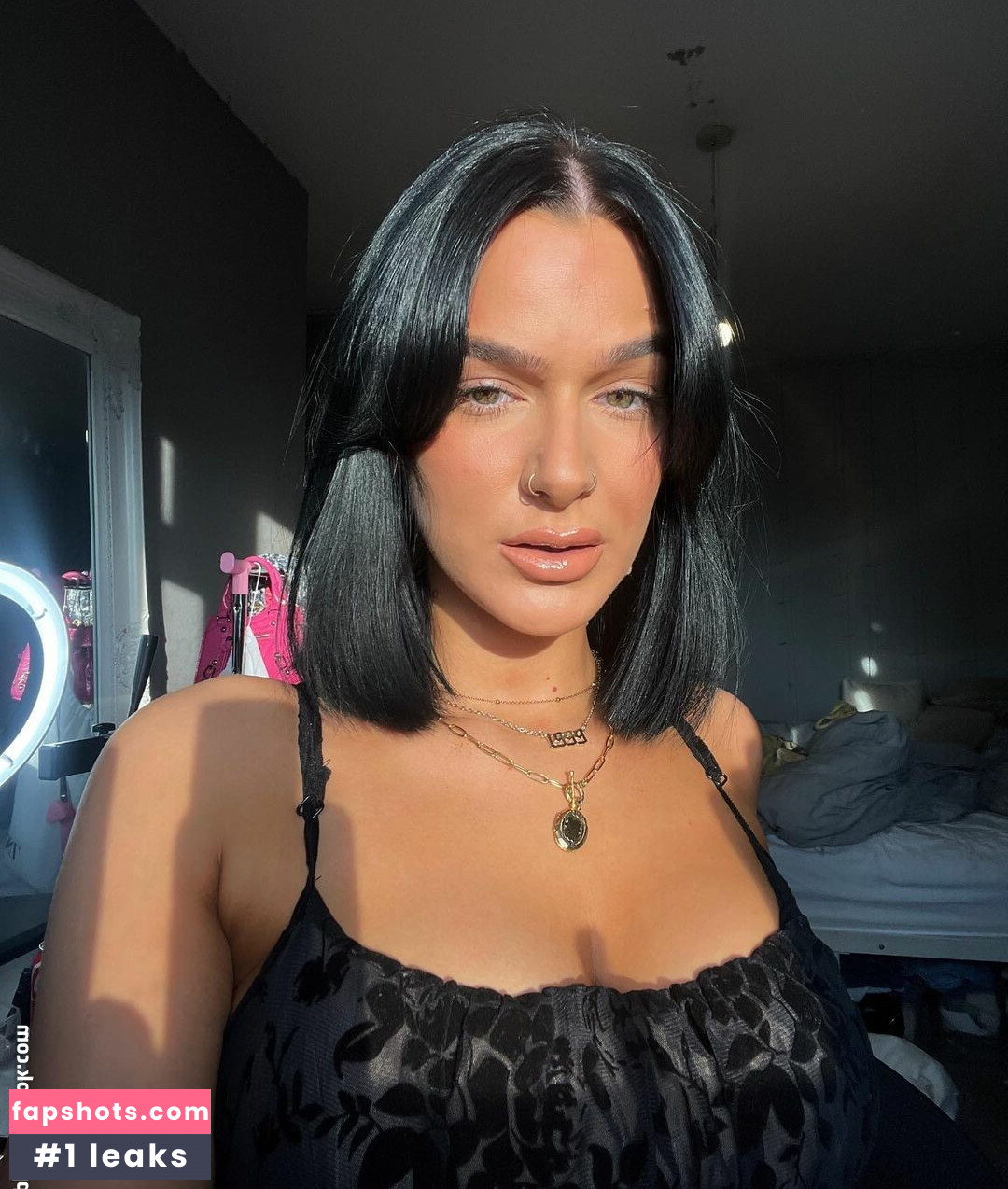 Louise Reid gallery photo #23