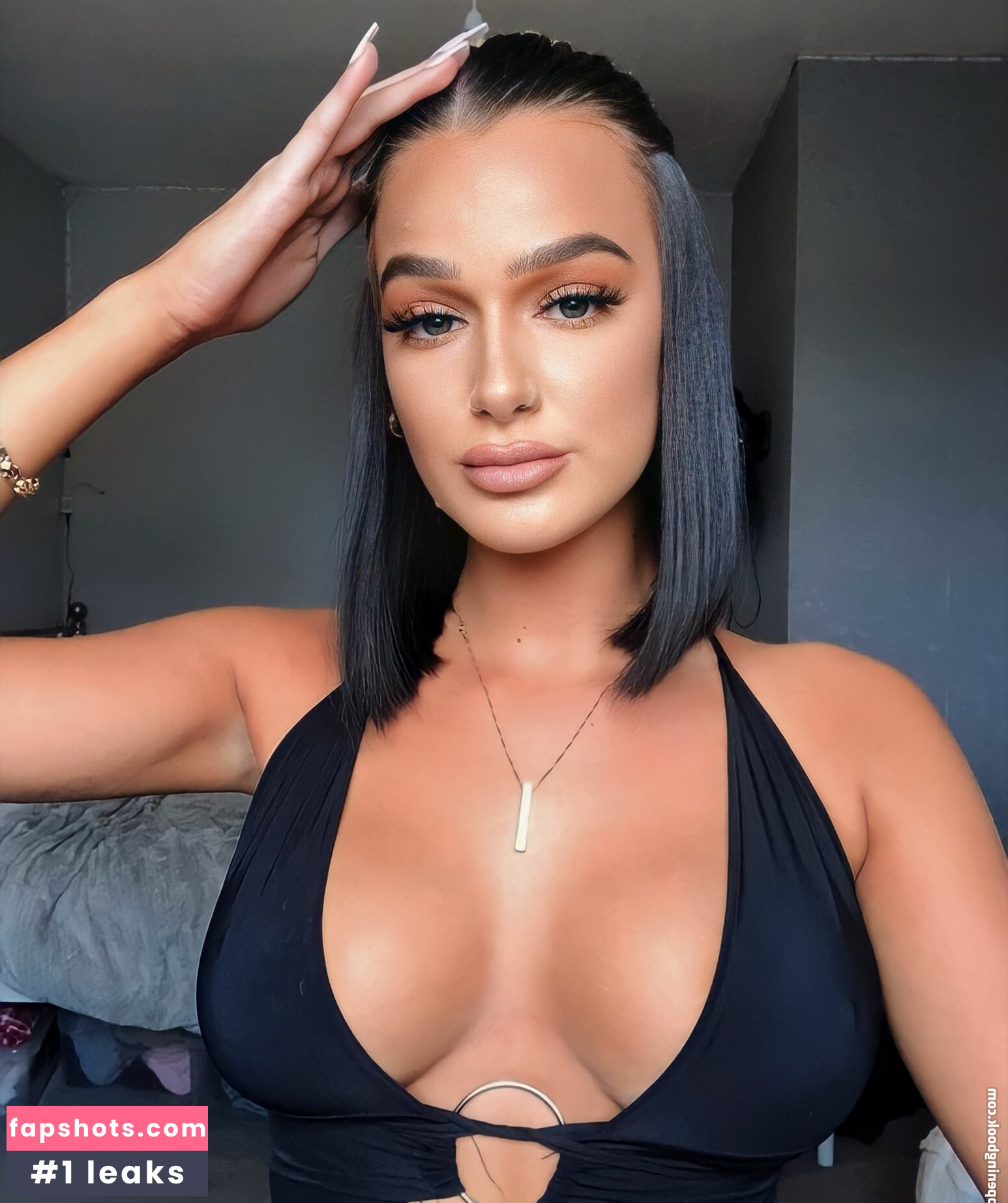 Louise Reid gallery photo #40