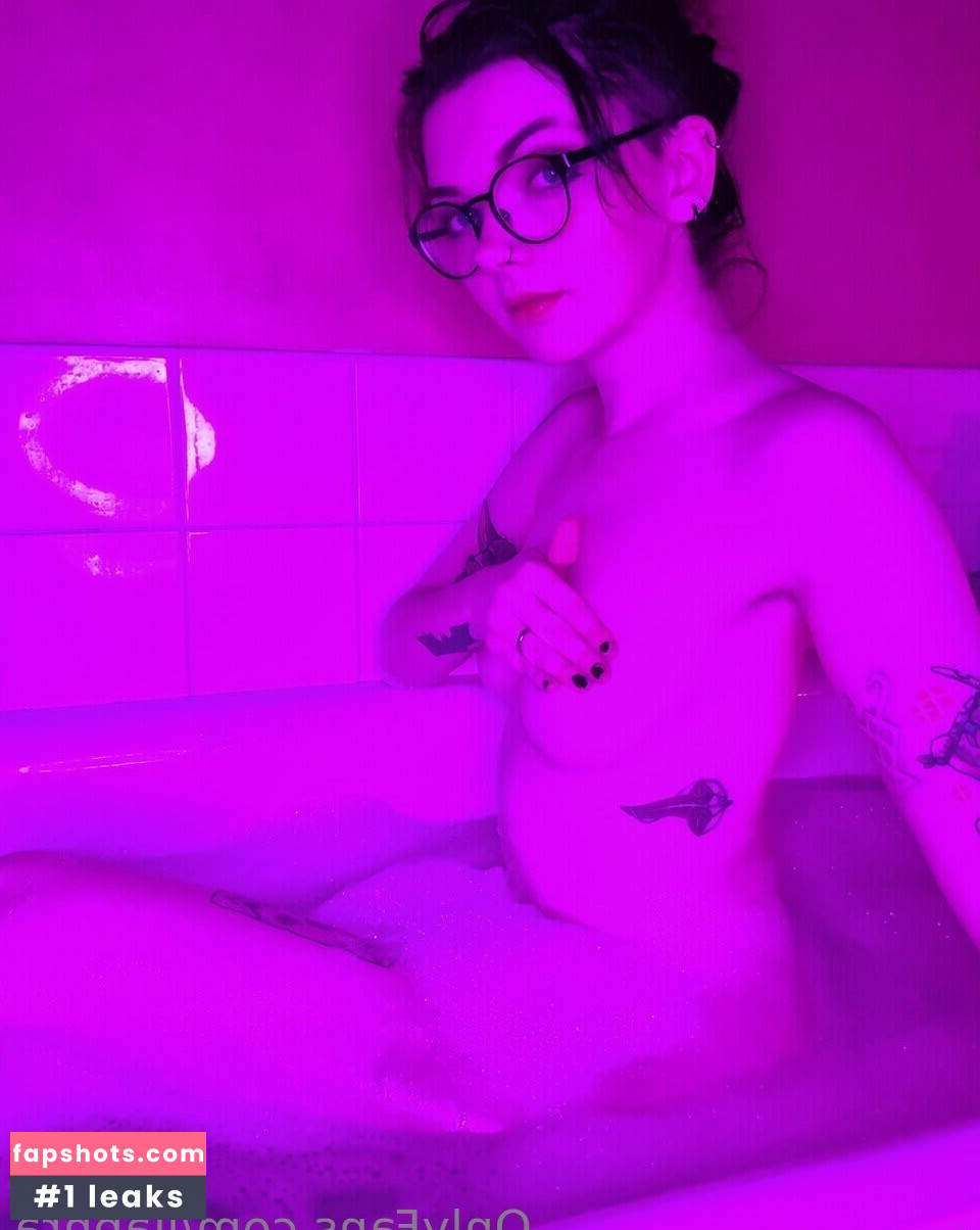 LouiseJulie gallery photo #51