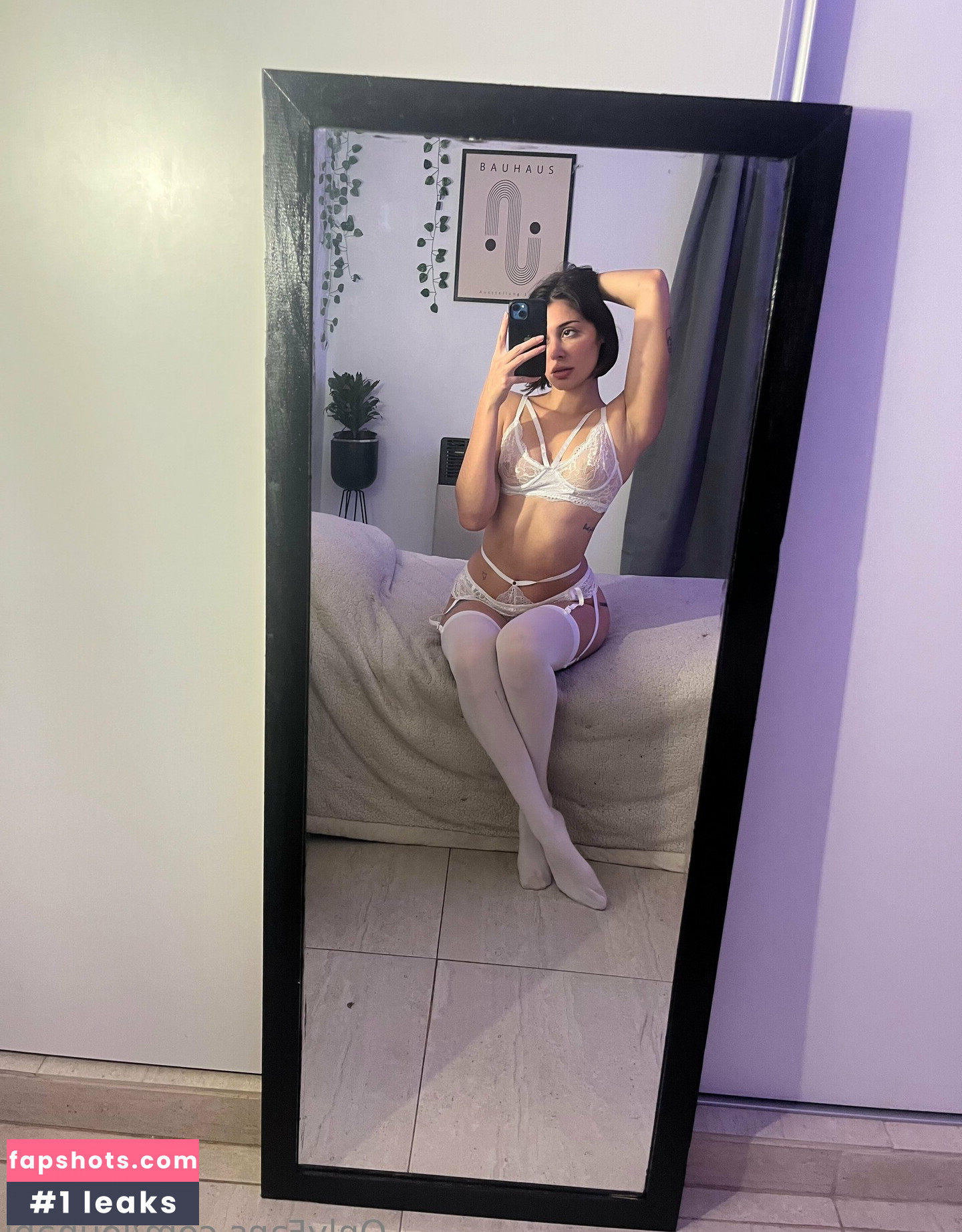 lounabi nude babe gallery