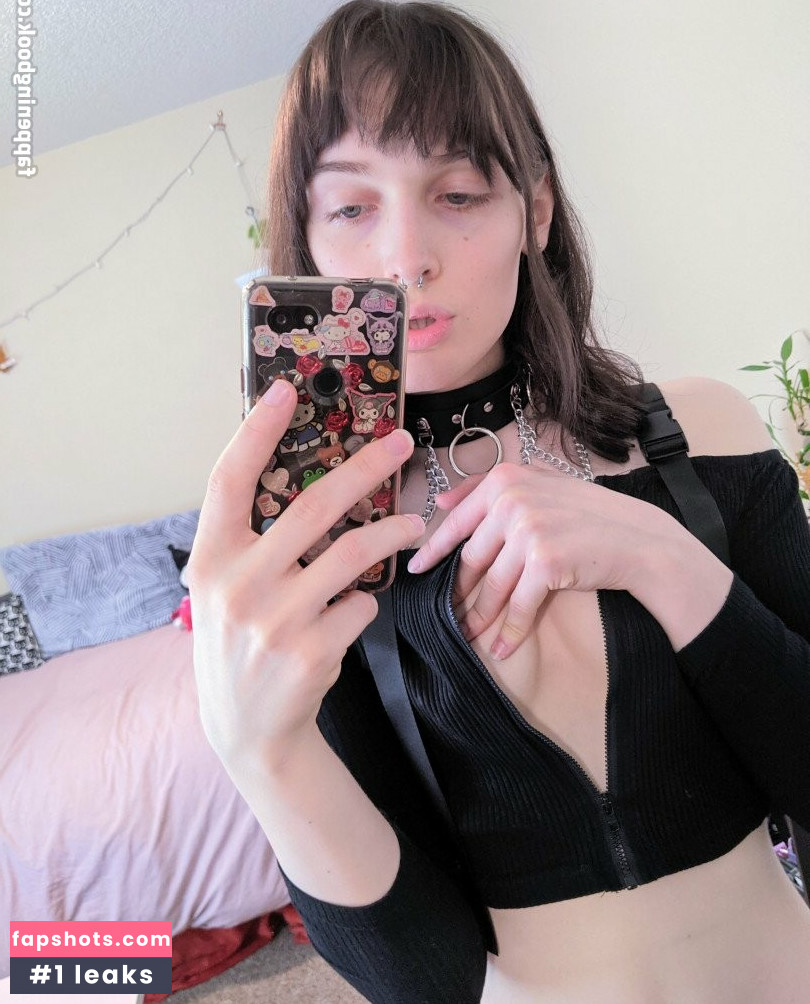 lovebitelola gallery photo #2