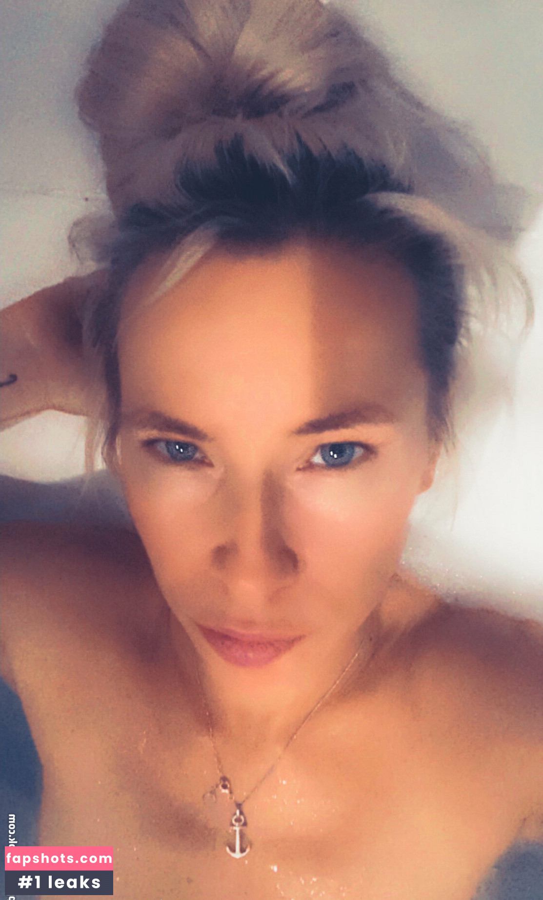 loveislove01 nude babe gallery