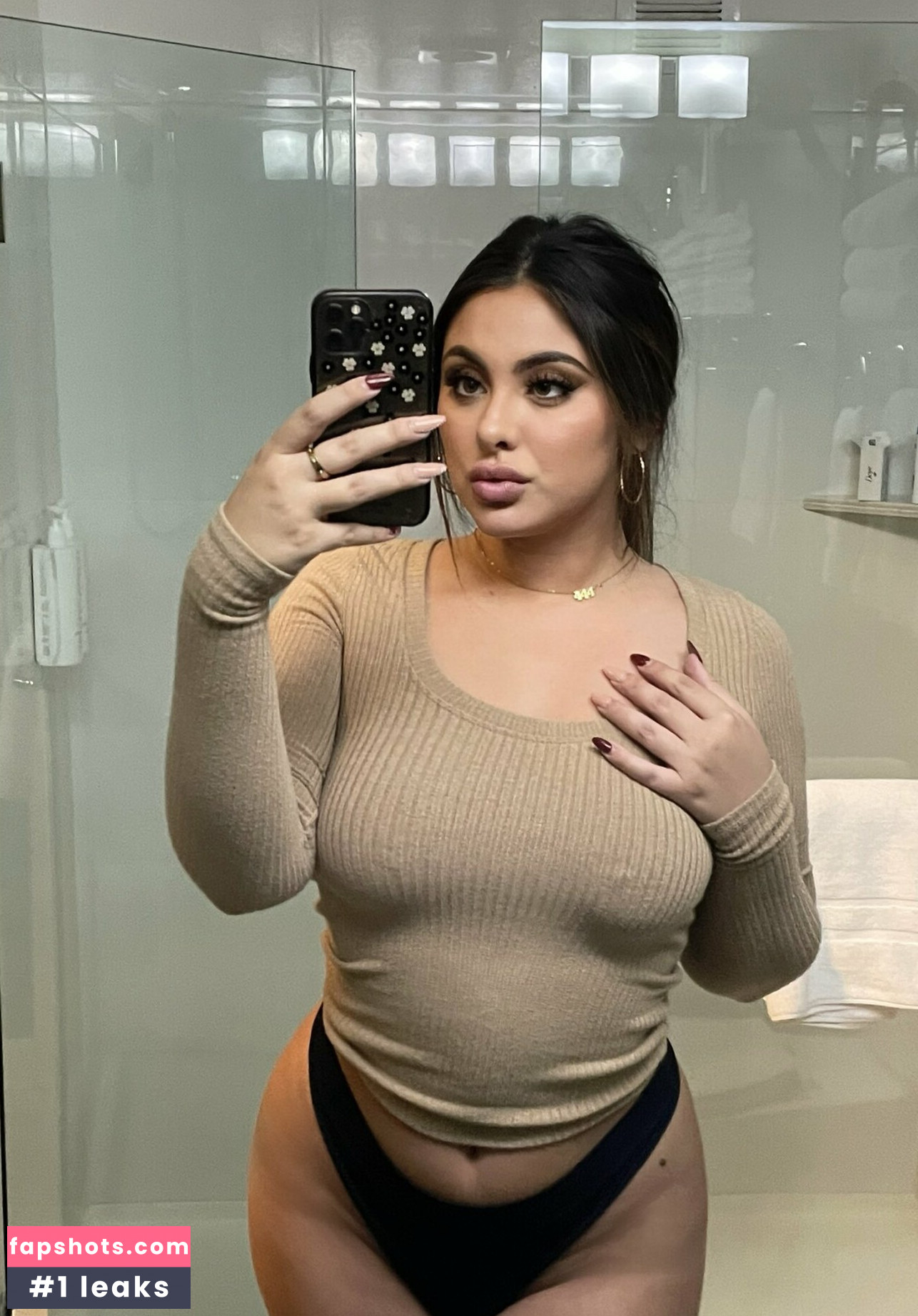 lovelinny gallery photo #4