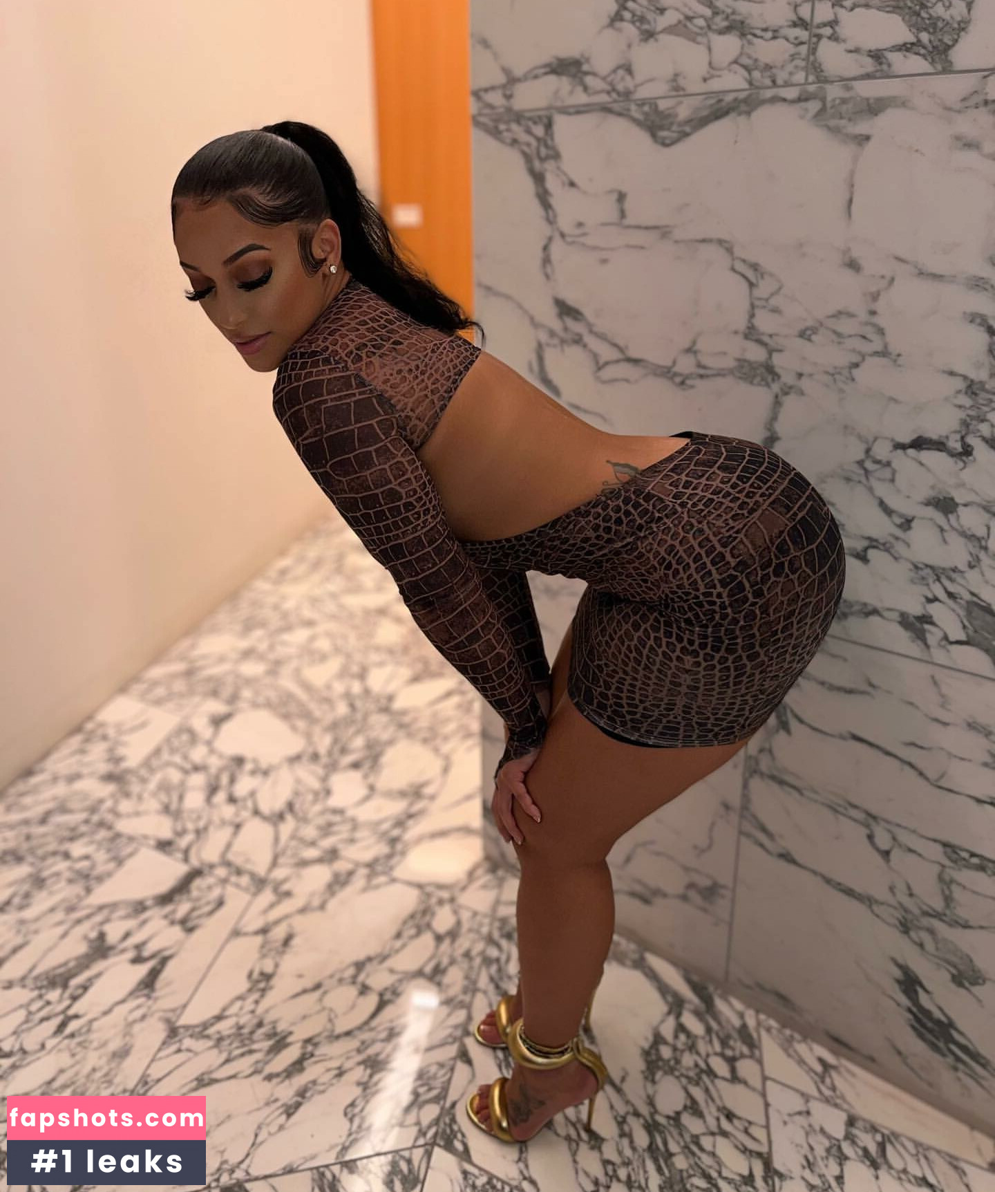 LovelyLesh gallery photo #15