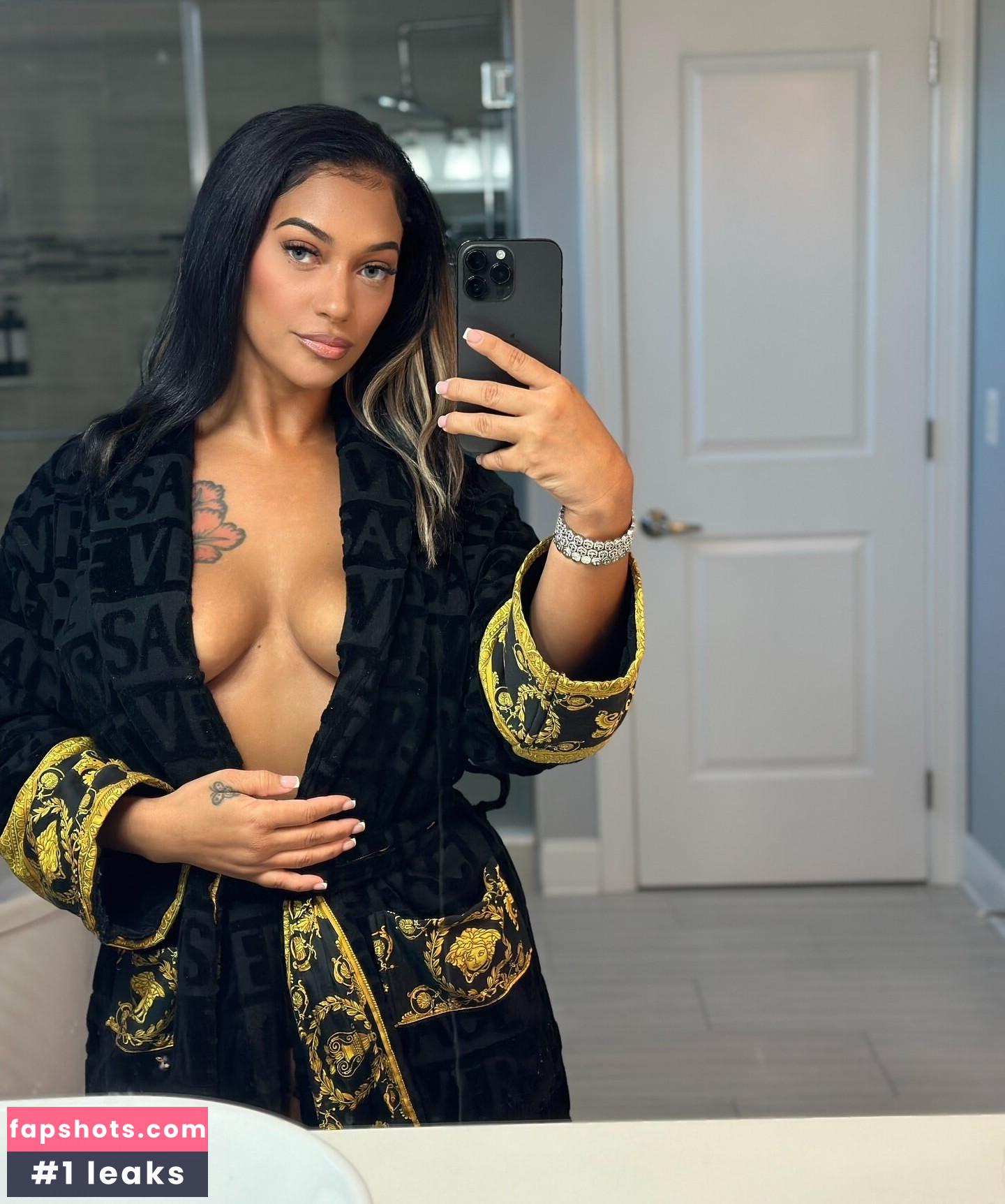 LovelyLesh gallery photo #3