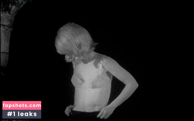 Luana Anders gallery photo #3