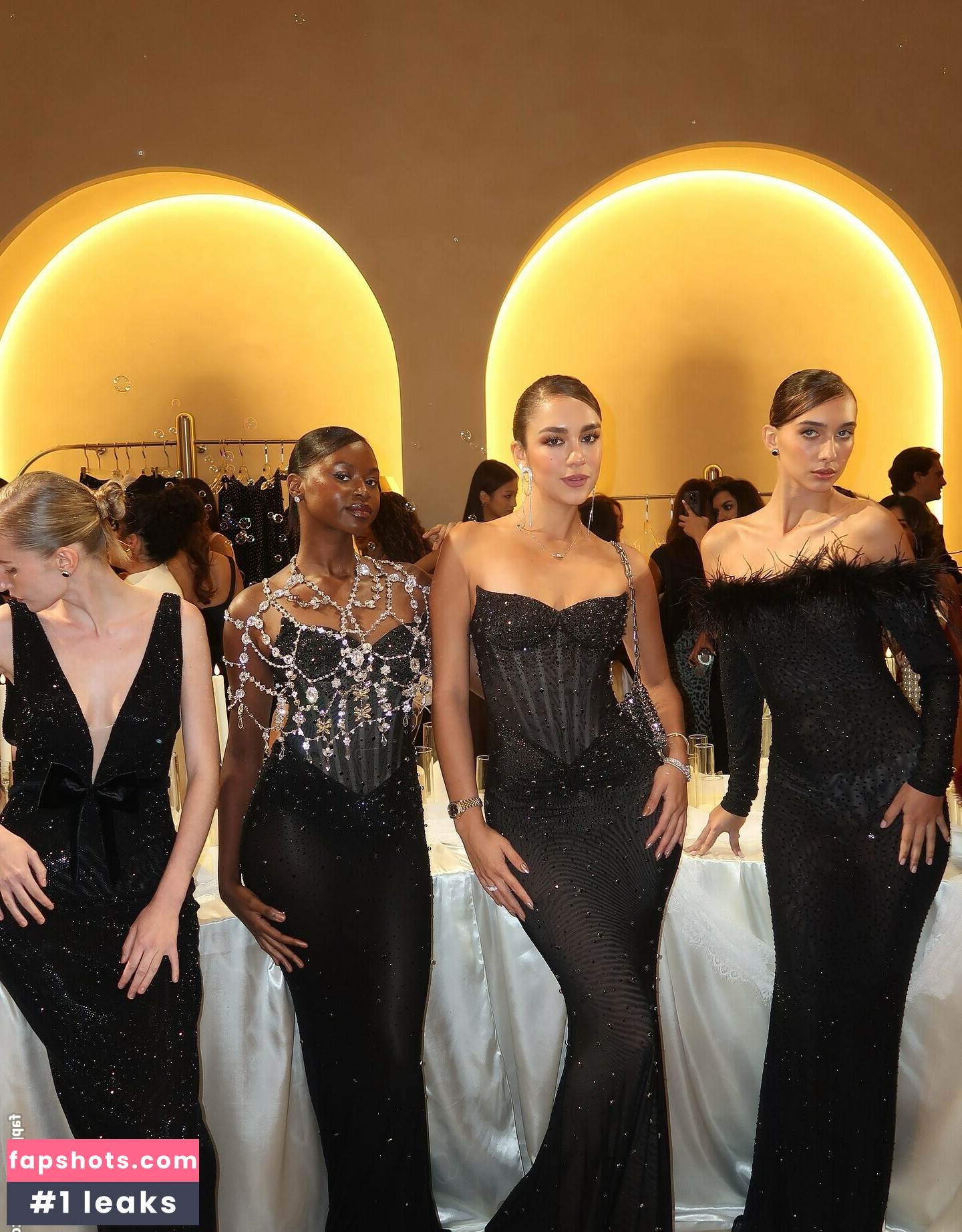 Luana Barron gallery photo #32