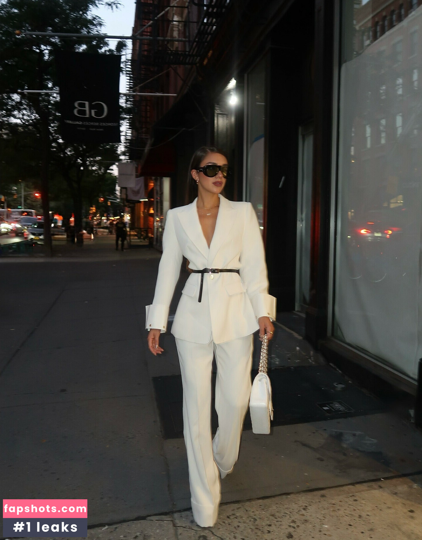 Luana Barron gallery photo #44