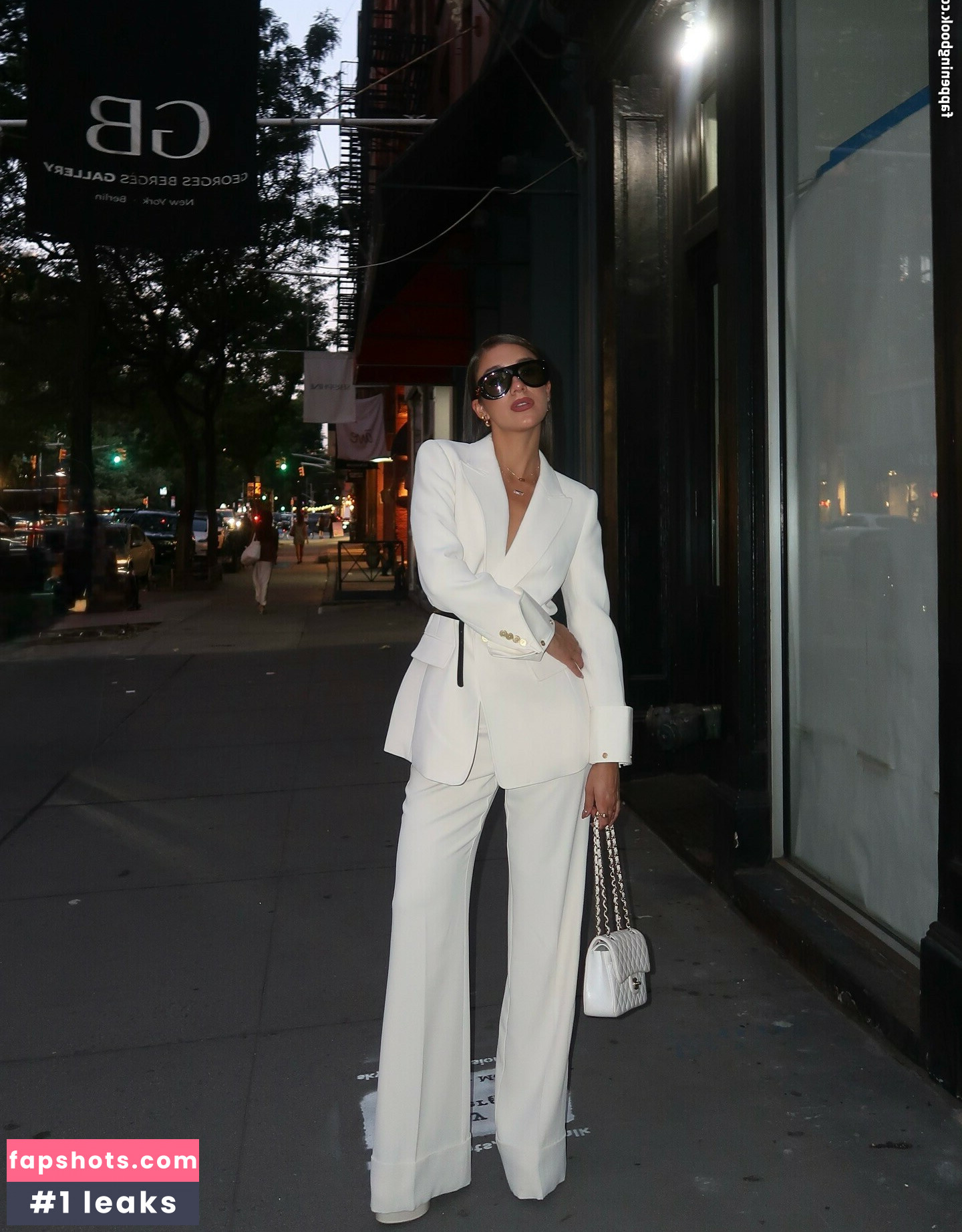 Luana Barron gallery photo #56