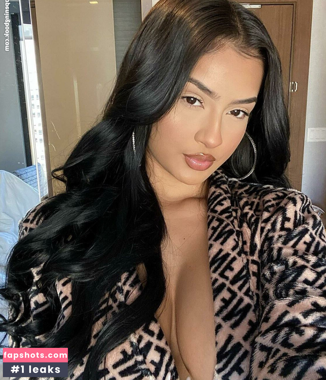 Lucero Crystal gallery photo #34