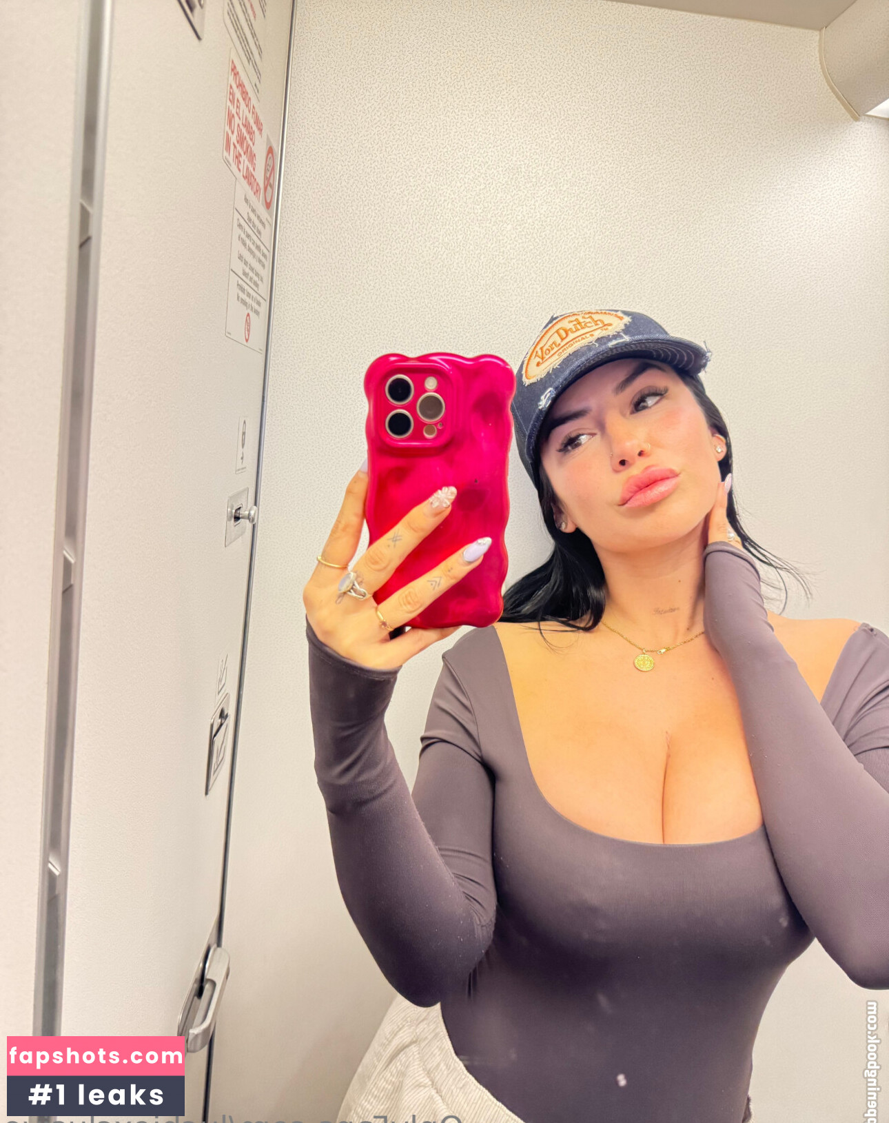 Luchi Del Mar nude babe gallery