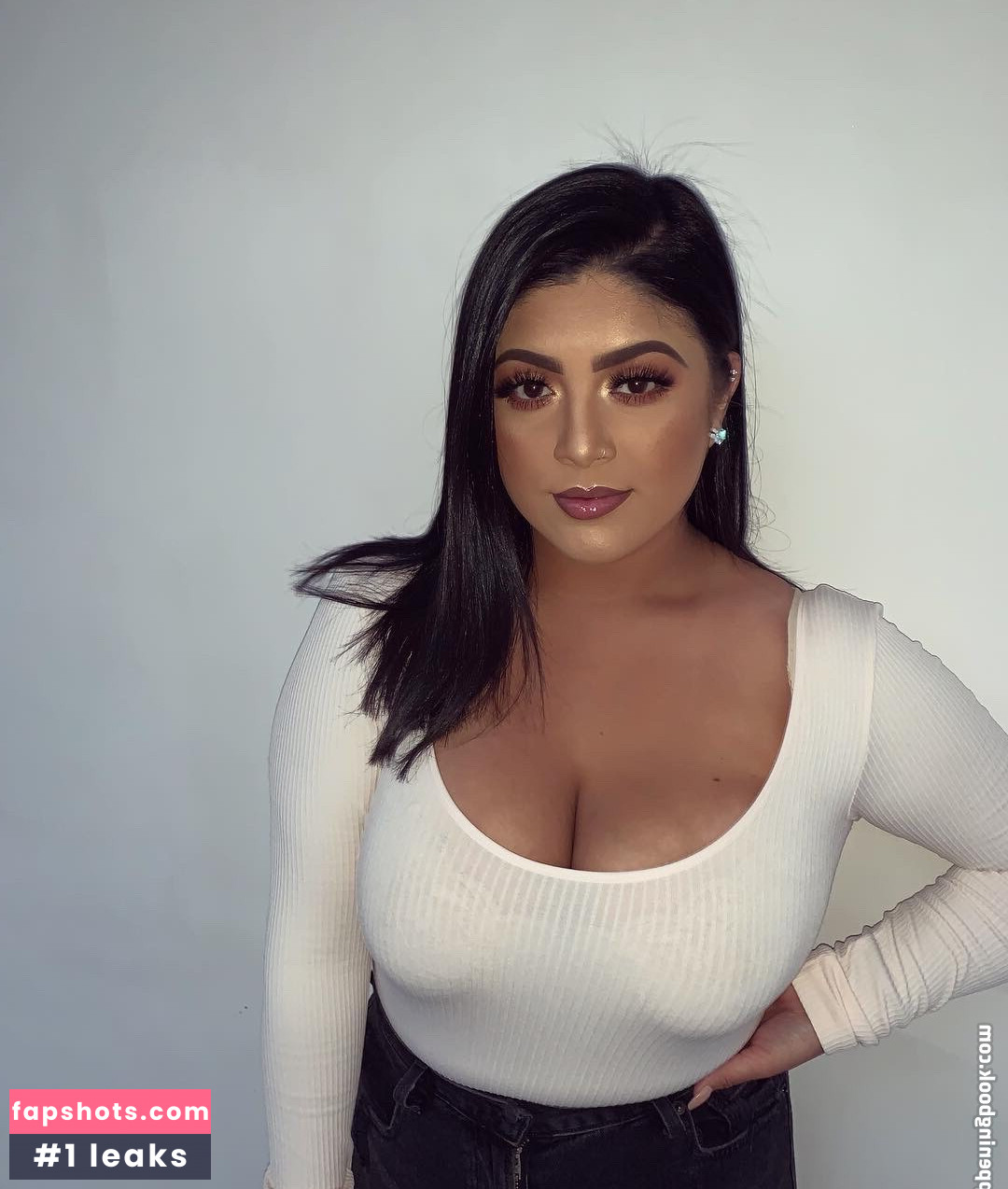 Lucia Yanez gallery photo #14