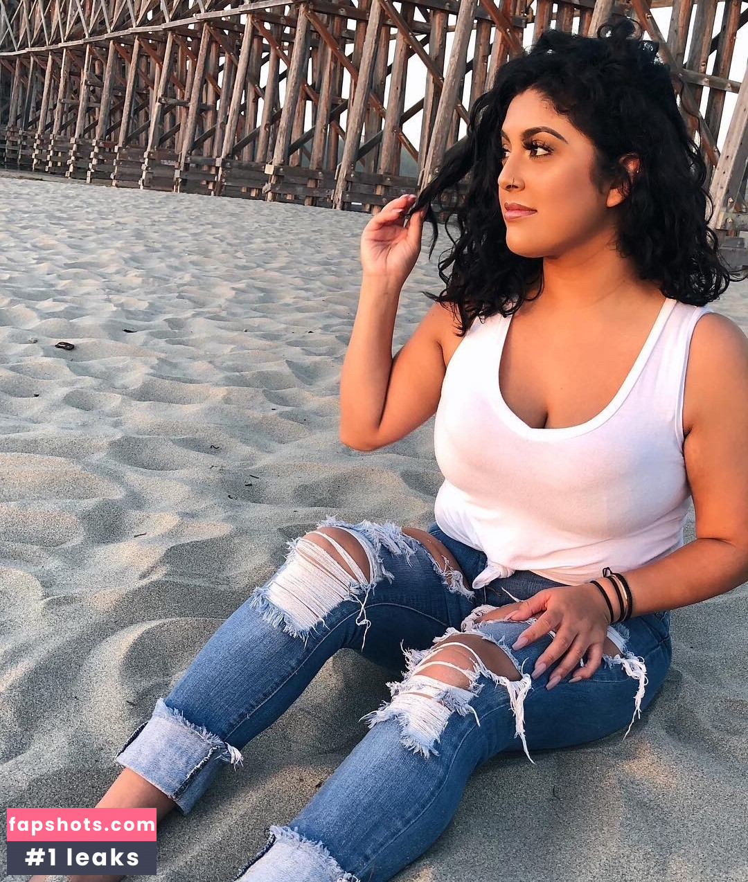 Lucia Yanez gallery photo #16