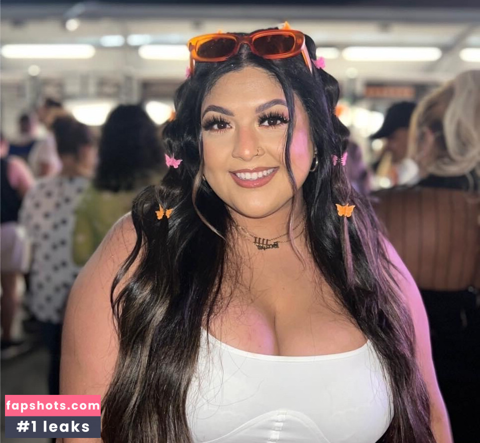 Lucia Yanez gallery photo #20