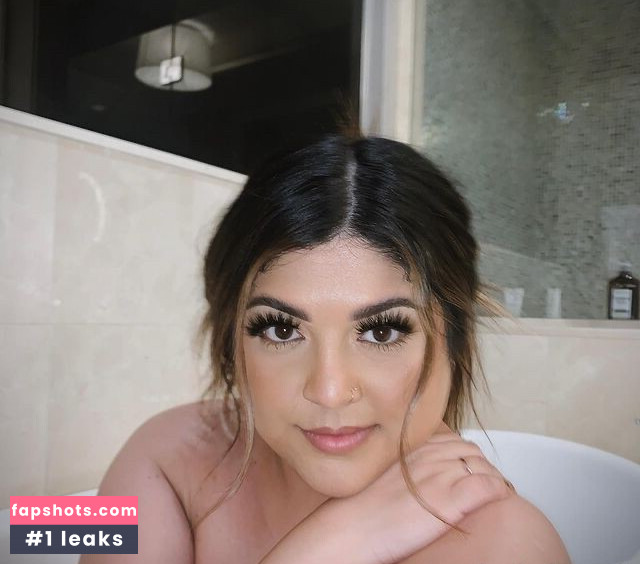 Lucia Yanez gallery photo #23