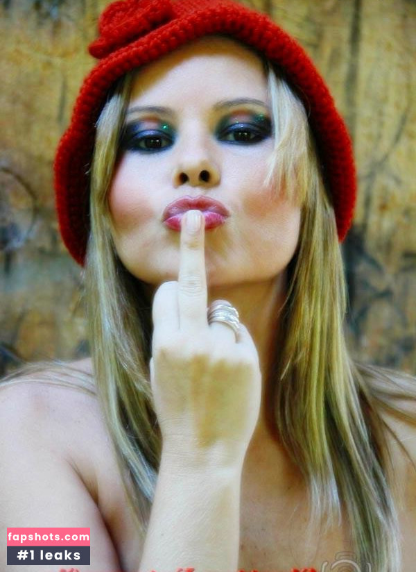 Luciana Cremonez gallery photo #12