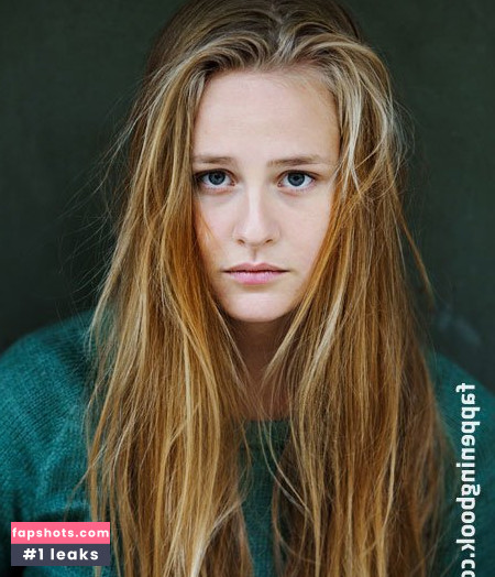 Lucie Hollmann gallery photo #2