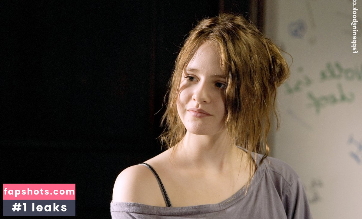 Lucie Hollmann gallery photo #3