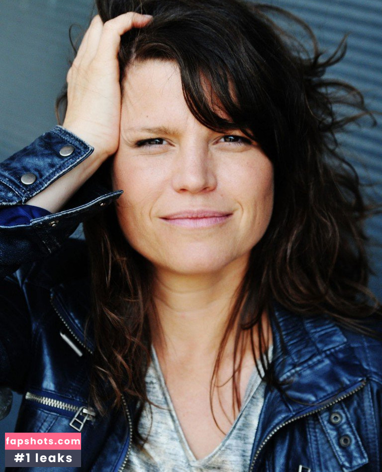 Lucie Muhr nude babe gallery