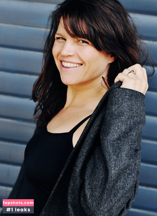 Lucie Muhr gallery photo #3