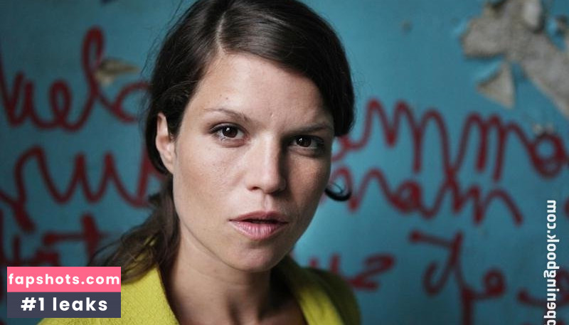 Lucie Muhr gallery photo #4