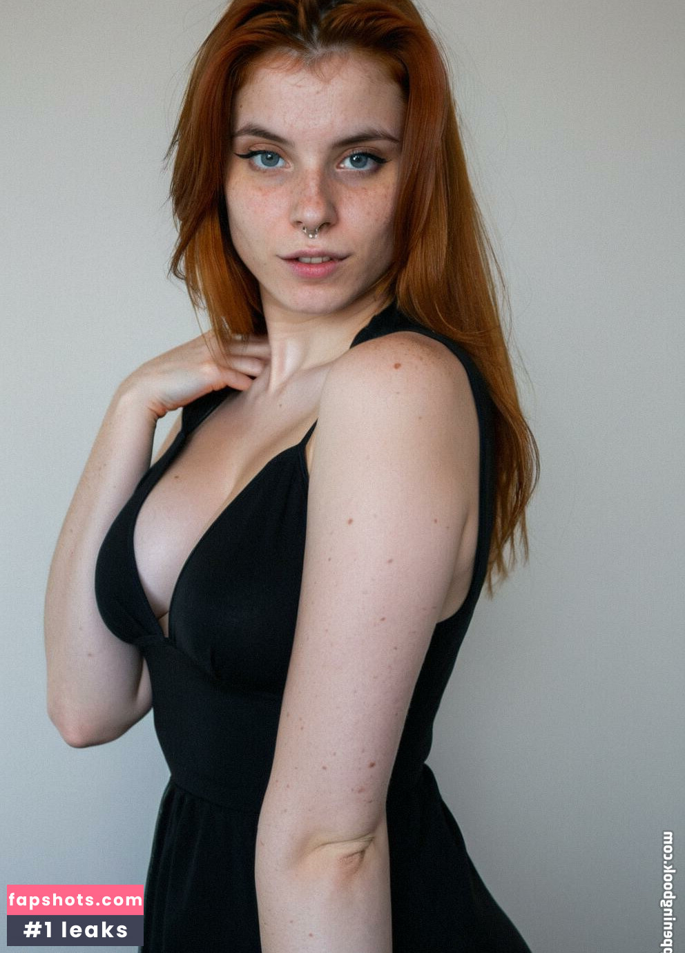 Lucilla Jiggly gallery photo #6