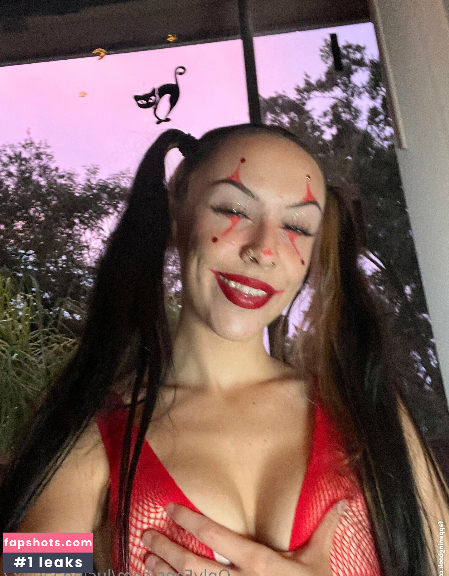 lucindaa09x2 gallery photo #4