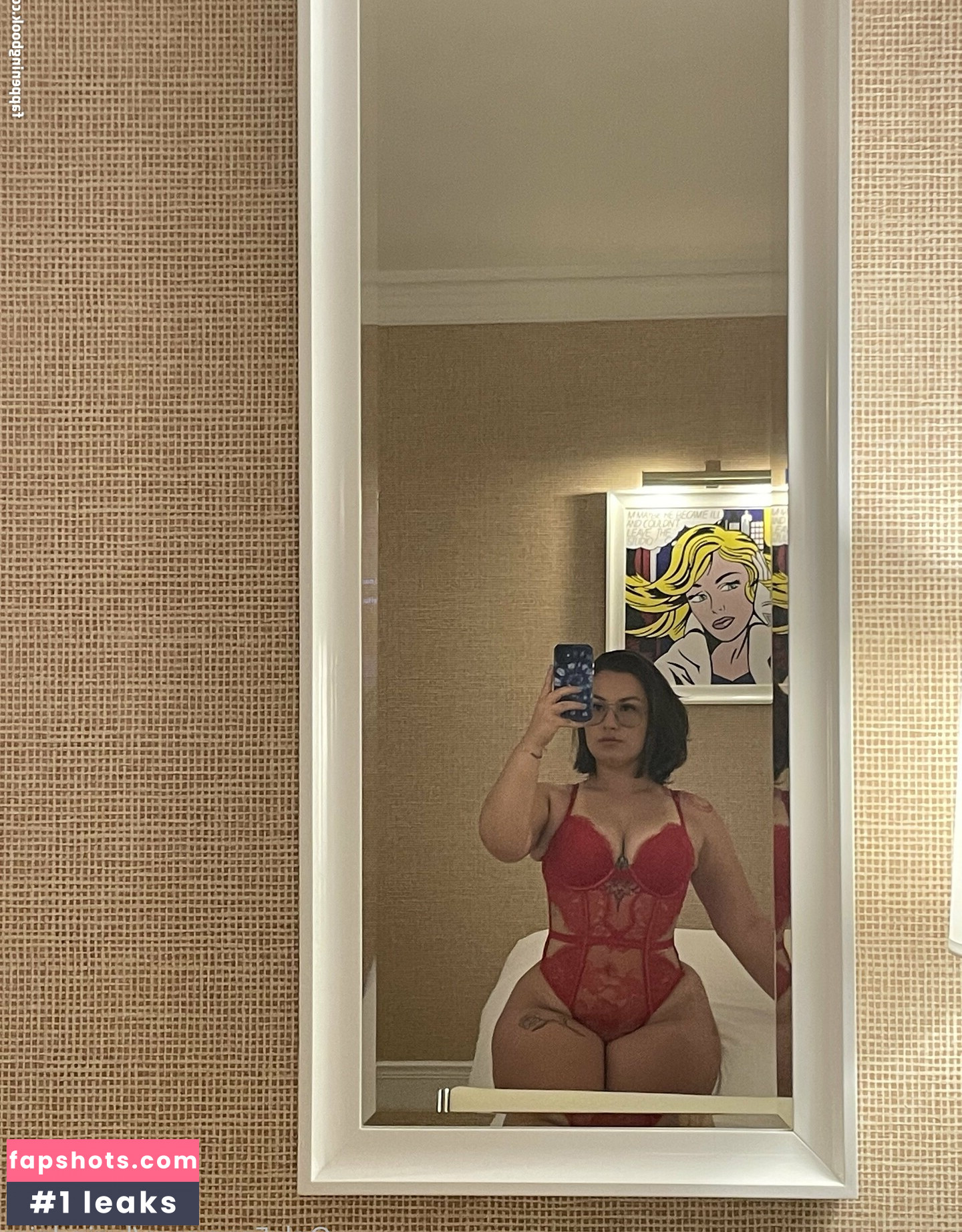 Lucindeira nude babe gallery