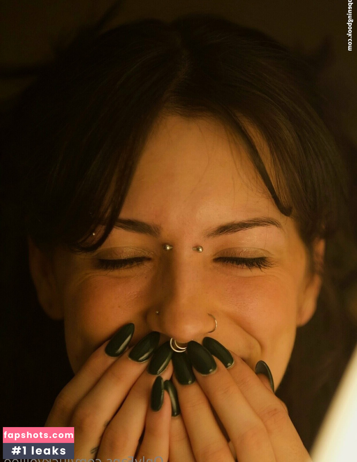 luckyolliee nude babe gallery