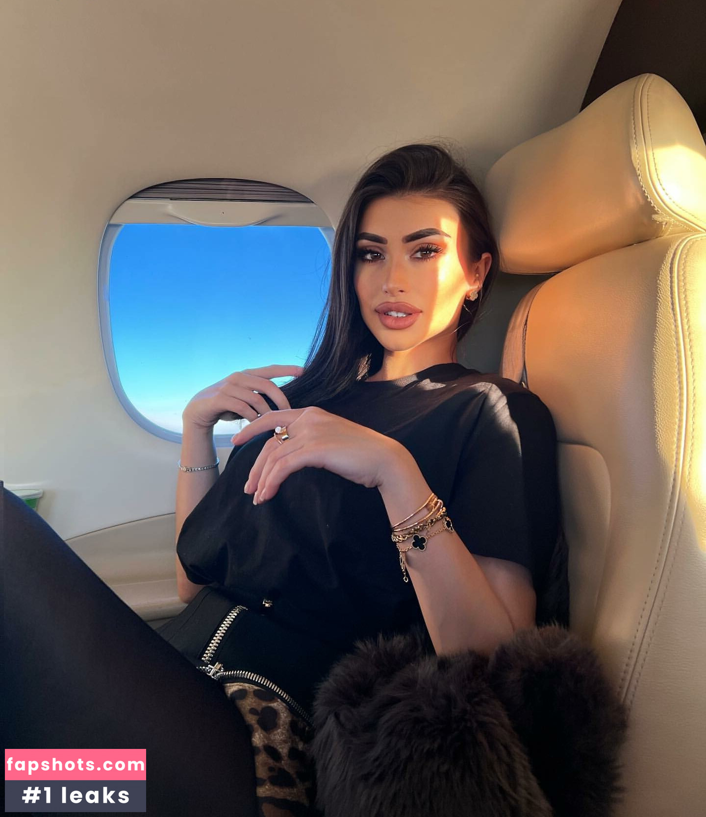 Lucrezia De Lellis gallery photo #3