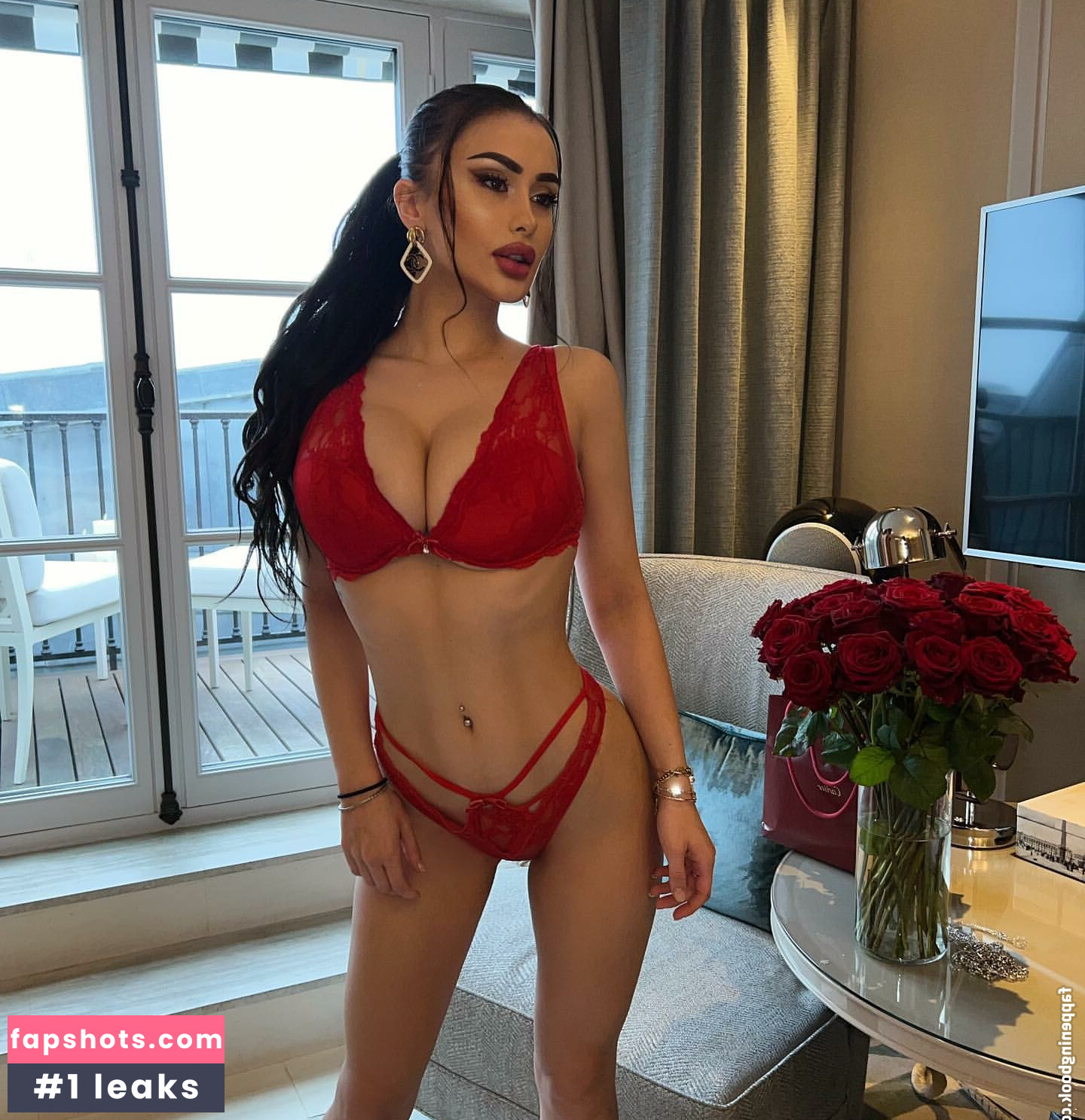 Lucrezia De Lellis gallery photo #7