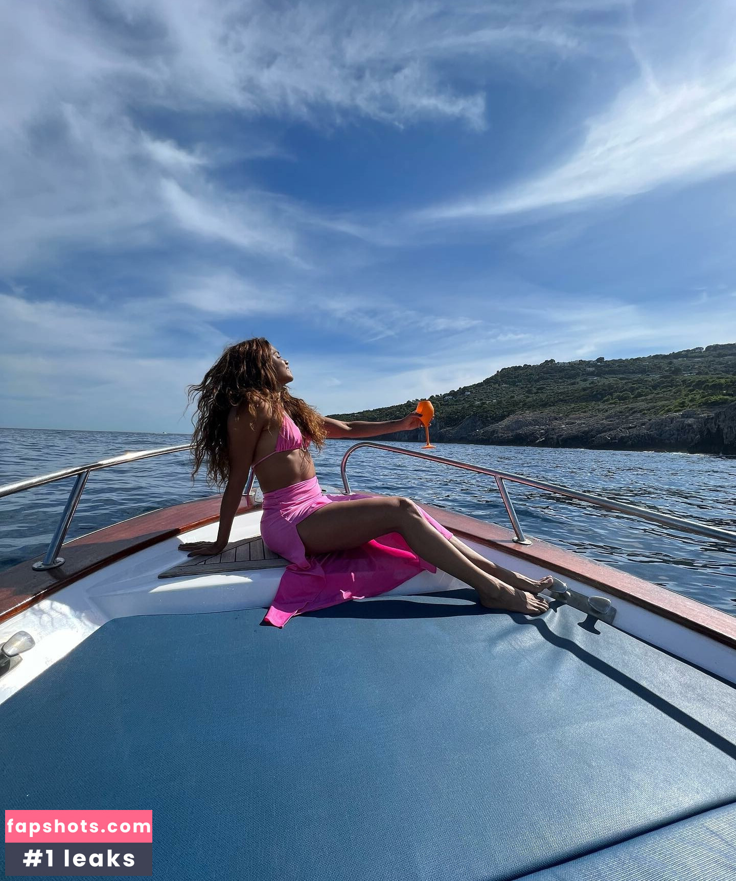 Lucy Alves gallery photo #8