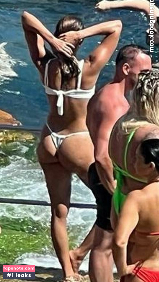 Lucy Alves gallery photo #9